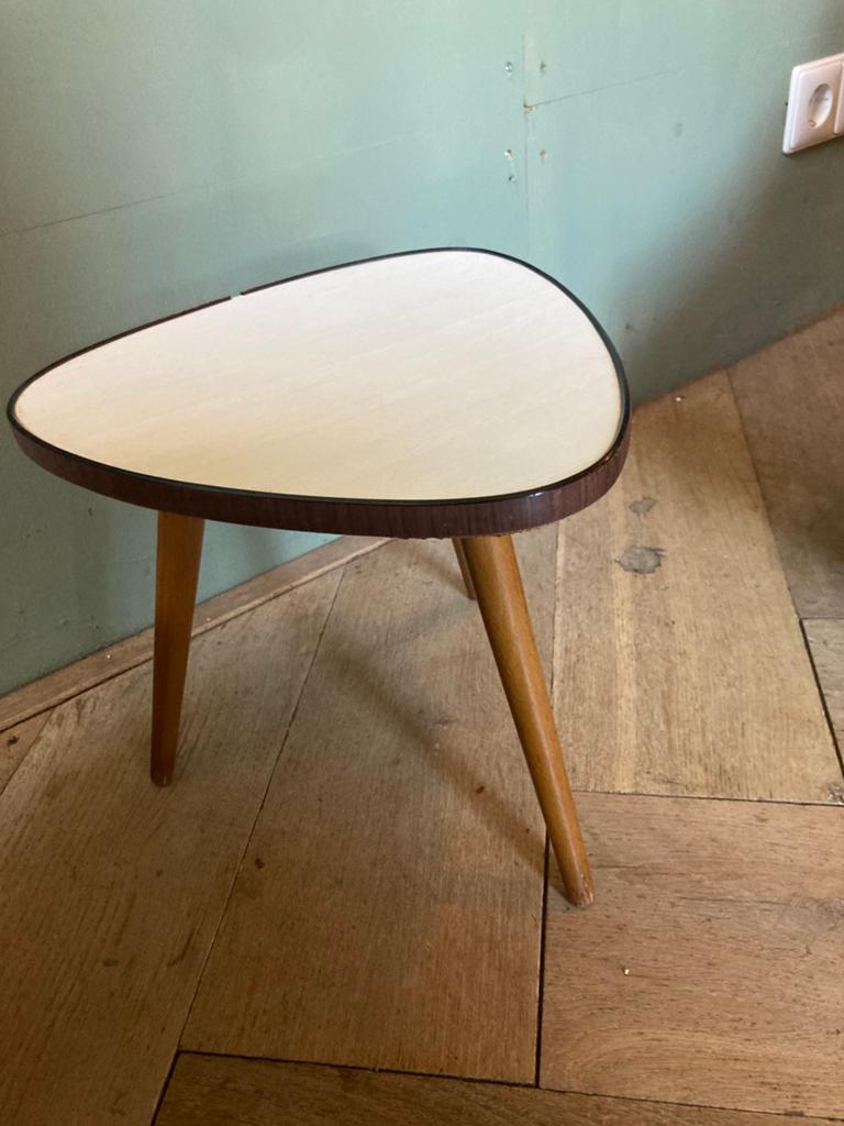 Vintage driehoekig plantentafel formica blad, Huis en Inrichting, Tafels | Bijzettafels, Minder dan 55 cm, Ophalen of Verzenden