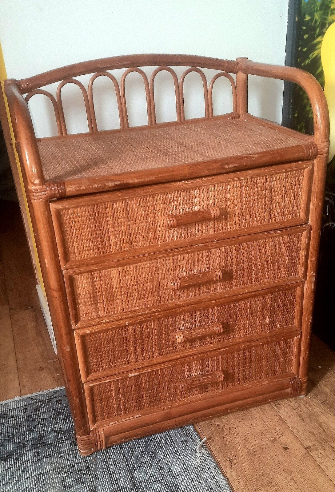Rattan kast, Ophalen