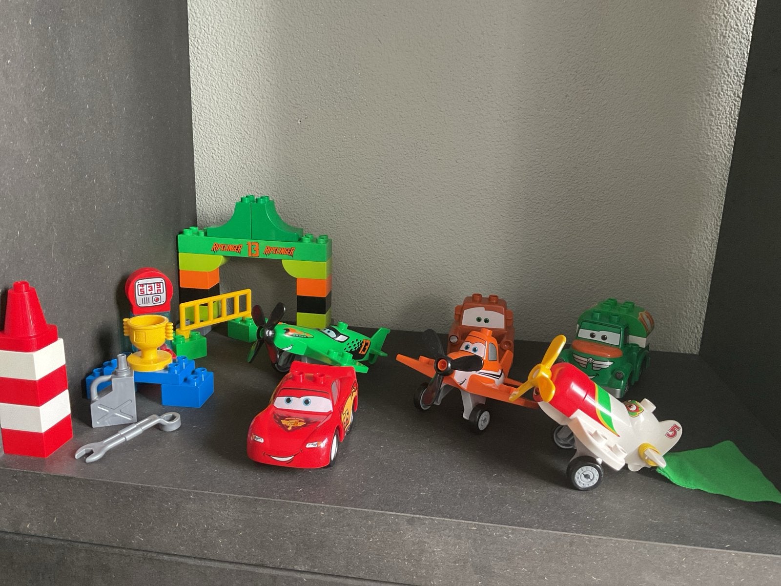 LEGO Duplo Cars en Planes set met figuren en accessoires, Ophalen of Verzenden, Gebruikt, Duplo