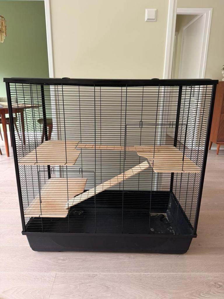 Spacious Chinchilla / Small Pet Cage with Wooden Platforms, Ophalen, Kooi, Gebruikt, 90 cm of meer