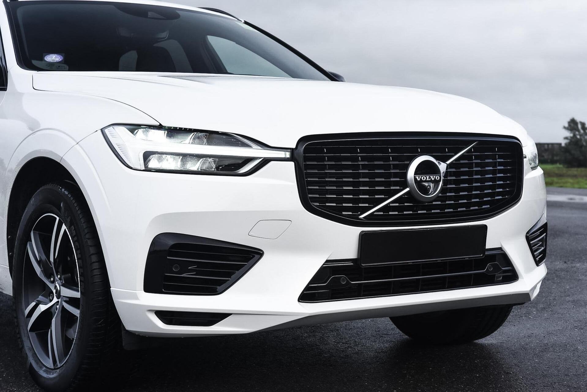 Volvo XC60 T8 AWD | SOH 94% | Pano | 360° | Luchtvering, Auto's, Automaat, Dealer onderhouden, 1969 cc, Bedrijf
