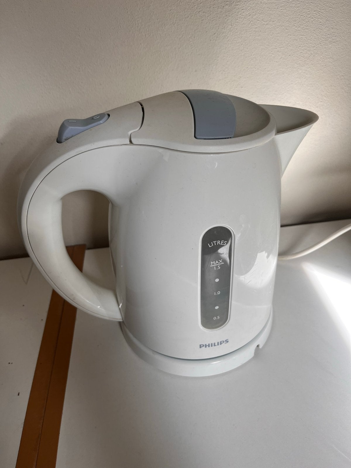 Philips waterkoker HD4646 - Wit, 1.5 liter, 1 tot 2 liter, Ophalen, Gebruikt, Draadloos