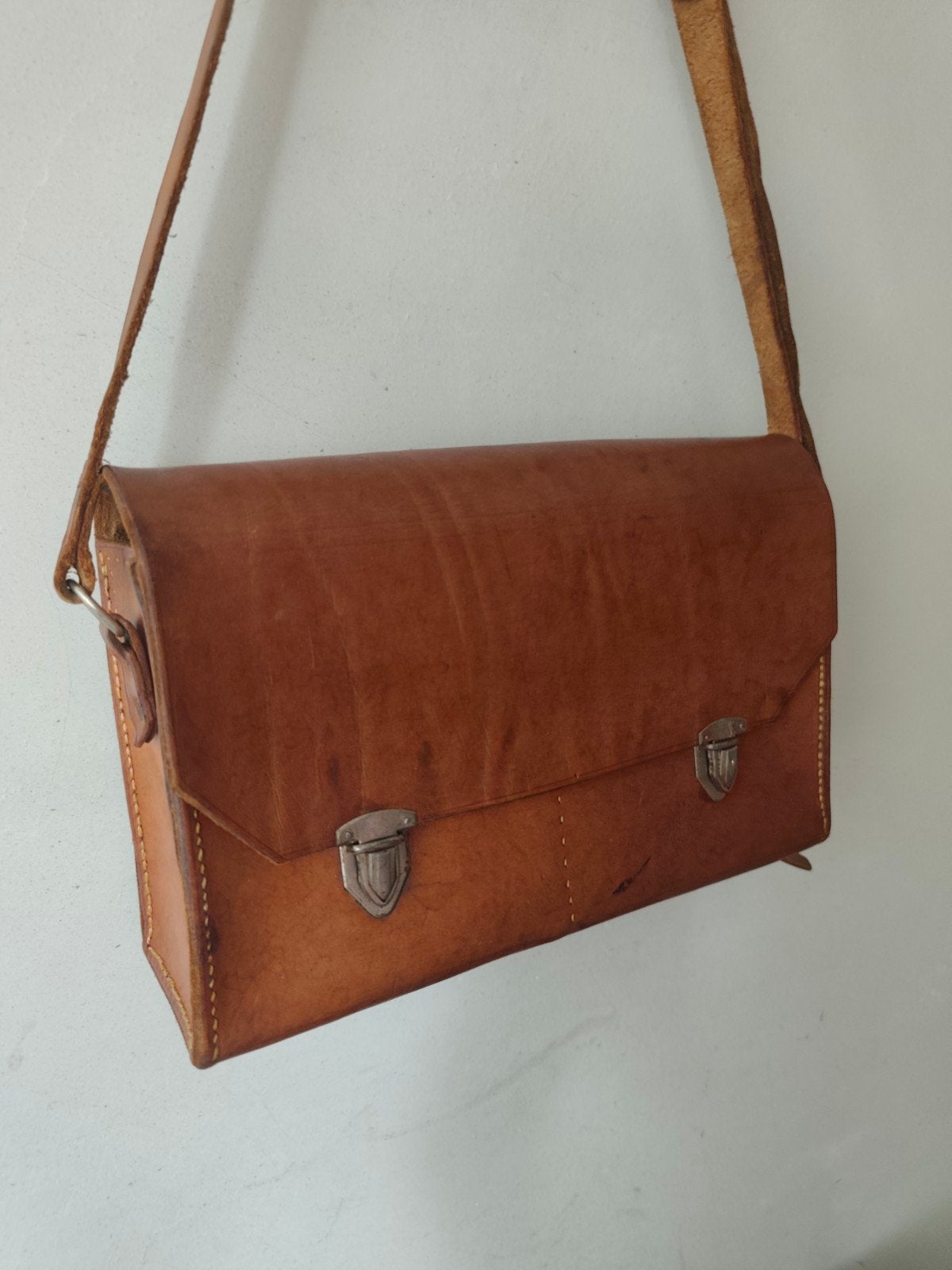 Vintage uniseks tuigleren schoudertas, 17,5x29x7,5 cm, Ophalen of Verzenden, Zo goed als nieuw, Bruin, Overige typen