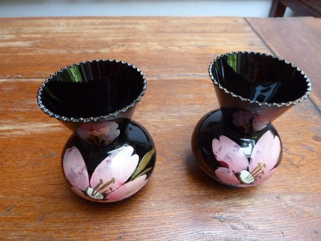 2 art deco hyaliet vaasjes met bloemen, Doyen, Ophalen of Verzenden
