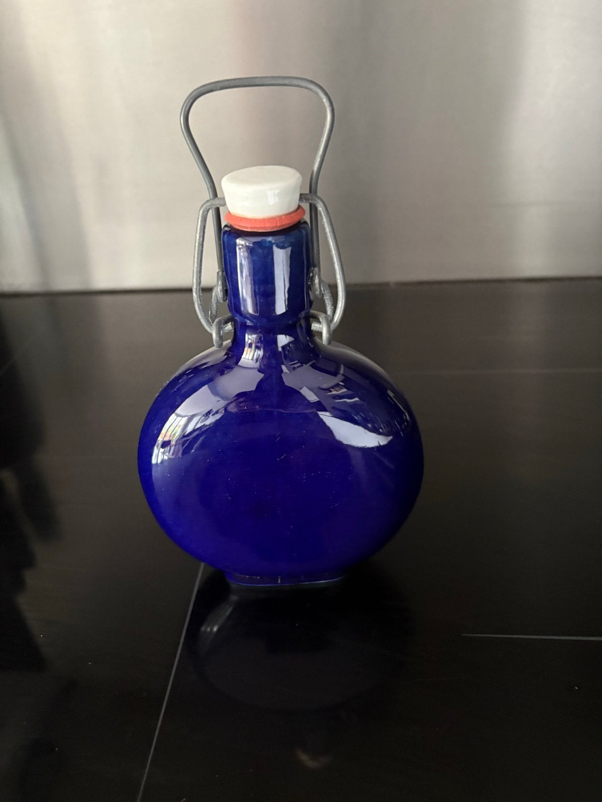 Blauwe keramische fles met beugelsluiting - 17 cm, Antiek en Kunst, Ophalen of Verzenden