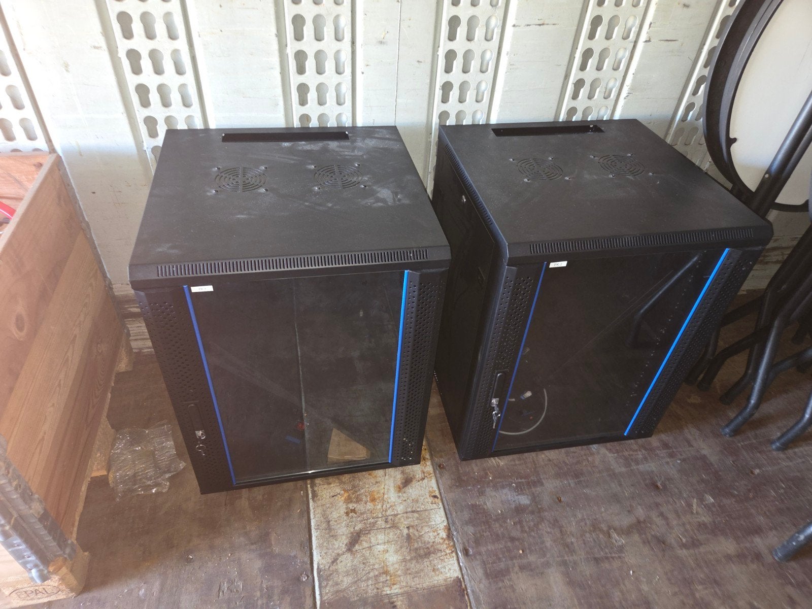 2 Compacte Serverkast/Patchkast met Glazen Deur, Computers en Software, Ophalen of Verzenden, Gebruikt, Glas