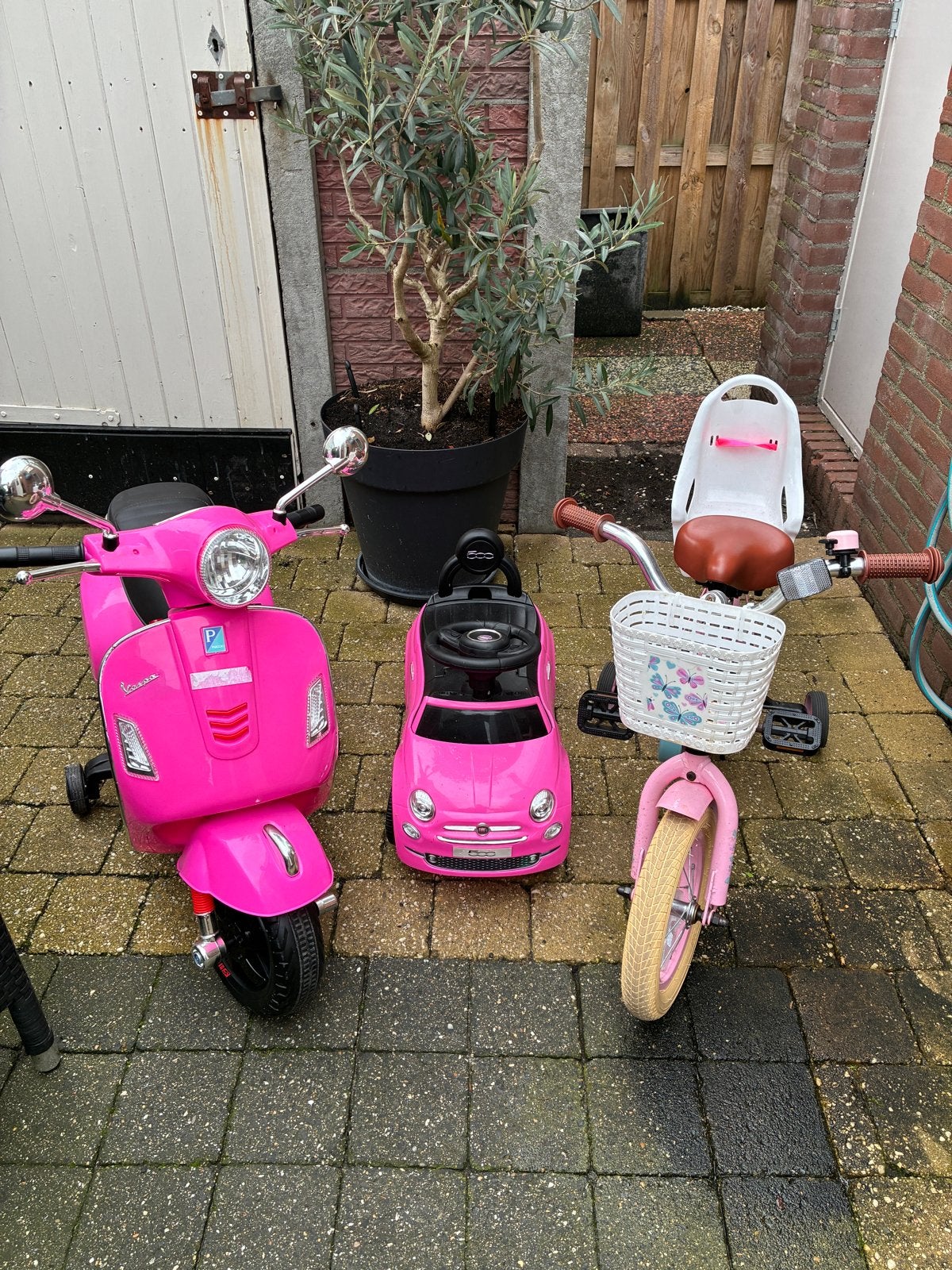 Roze speelgoedvoertuigen: Vespa, Fiat 500 en fietsje, Ophalen of Verzenden, Gebruikt, Overige typen