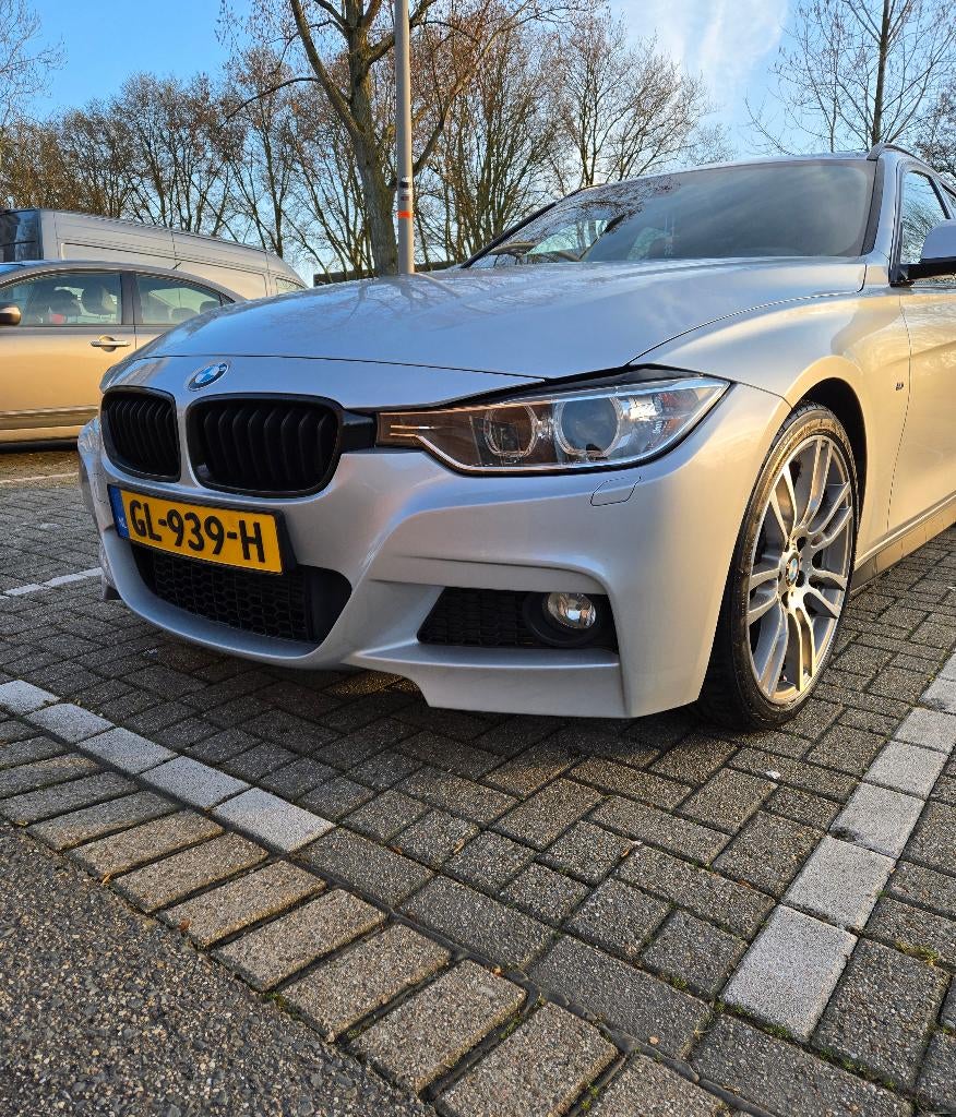 BMW 3-Serie M-sport BMW service inclusive  316i 2015 Grijs, Auto's, BMW, 4 cilinders, Origineel Nederlands, Handgeschakeld, Particulier