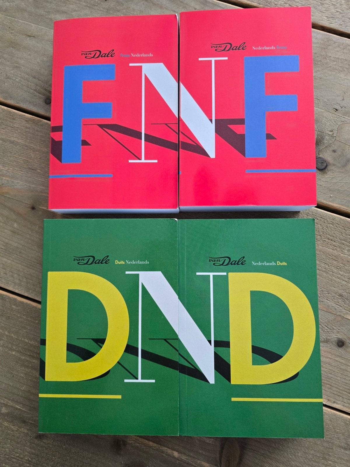 Van Dale Pocketwoordenboek Nederland met Frans en Duits, Ophalen of Verzenden, Nieuw, Van Dale