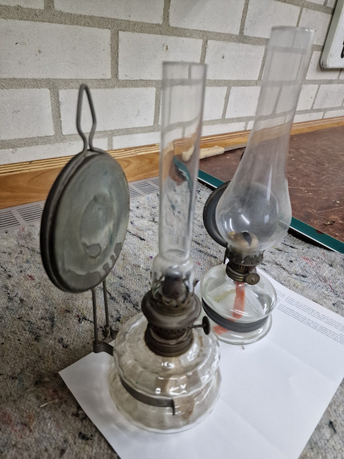 Set van 2 Antieke Olielampen met Glazen Kappen, Antiek en Kunst, Antiek | Lampen, Ophalen of Verzenden
