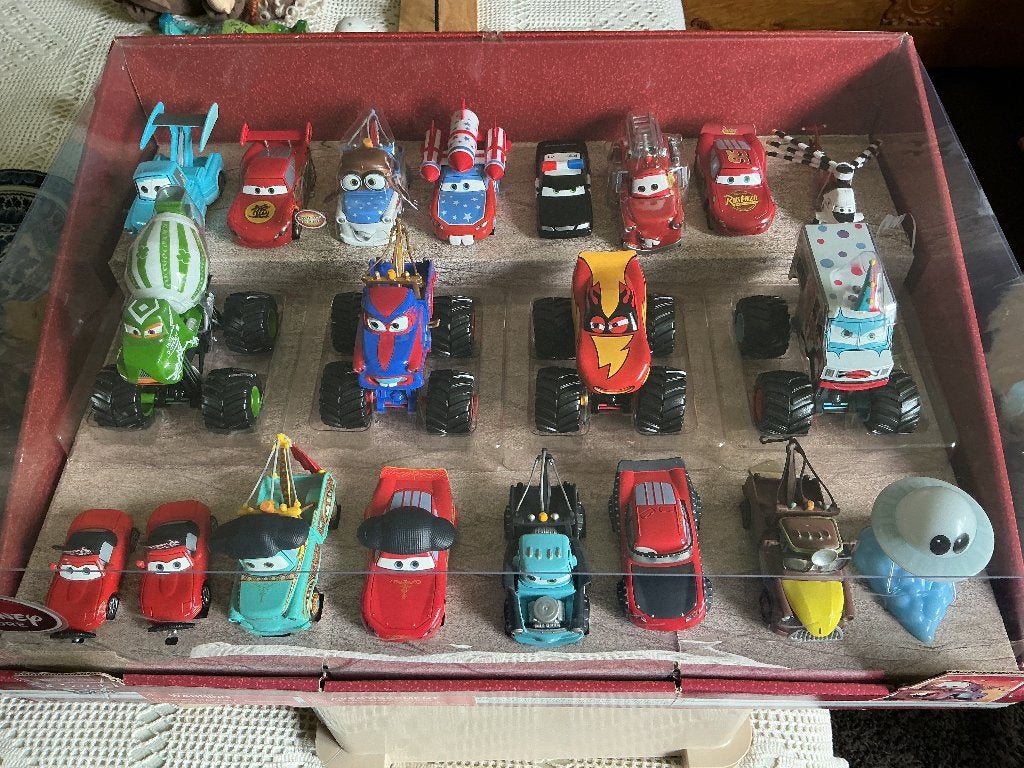 Disney Store Cars Toon 20 pc UFM Tokyo metal mater, Ophalen of Verzenden, Overige figuren, Nieuw, Beeldje of Figuurtje
