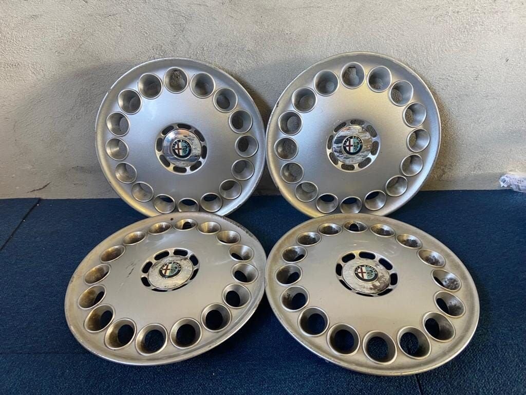 Alfa Romeo Wieldoppen Set 4x *GEBRUIKT* 15 inch, Auto diversen, Wieldoppen, Gebruikt, -, -, Ophalen of Verzenden