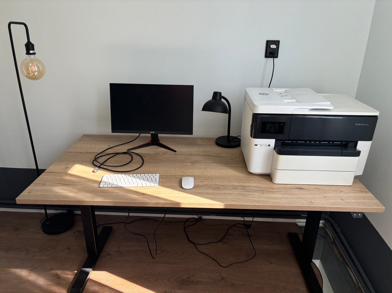 Office table with adjustable height, Antiek en Kunst, Ophalen