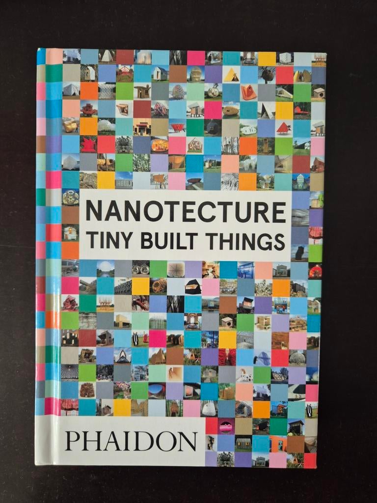 Nanotecture: Tiny Built Things - Architectuur Boek, Boeken, Kunst en Cultuur | Architectuur, Zo goed als nieuw, Architectuur algemeen