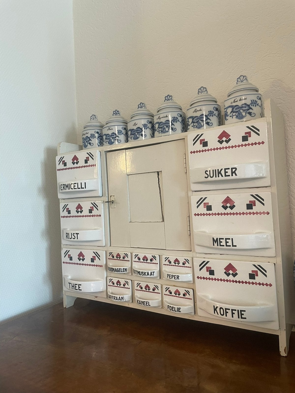 Prachtig vintage/antiek kastje + evt 6 zwiebelmuster potjes, Ophalen