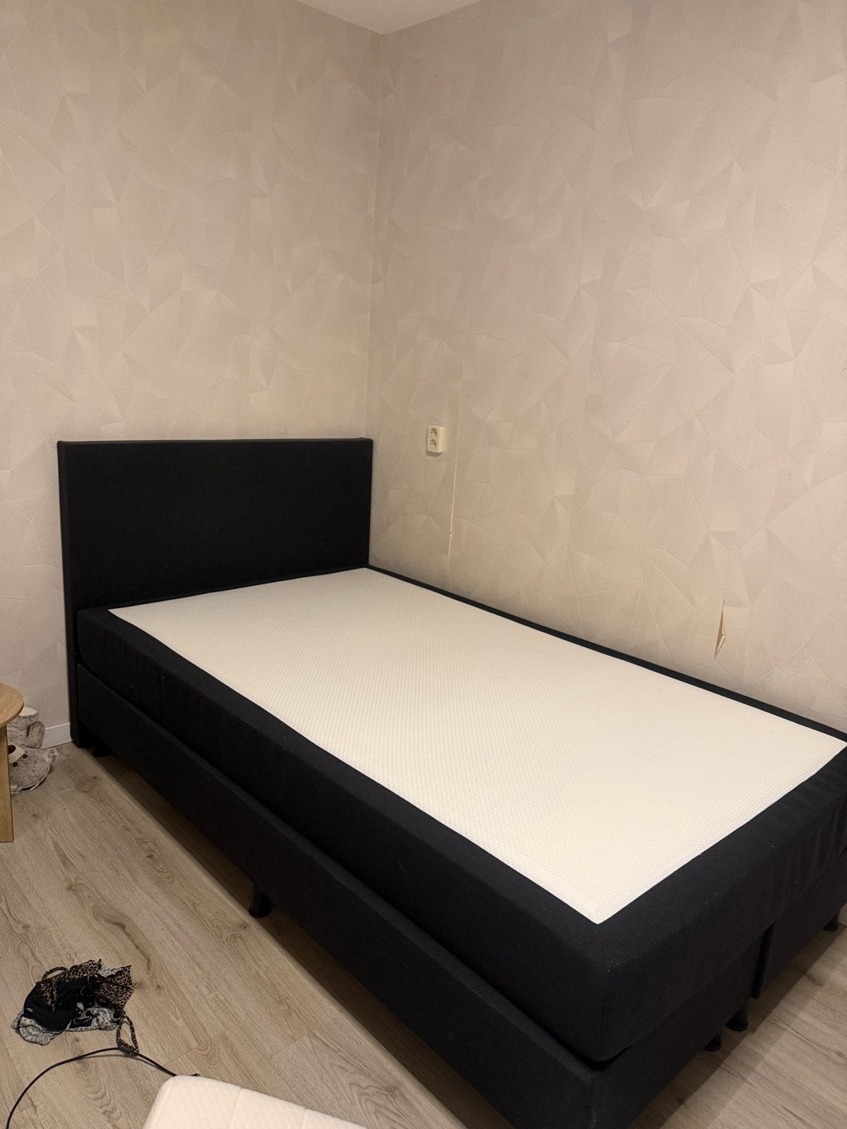 Zo goed als nieuwe twijfelaar boxspring - Zwart, Ophalen, 90 cm, Eenpersoons, Zwart