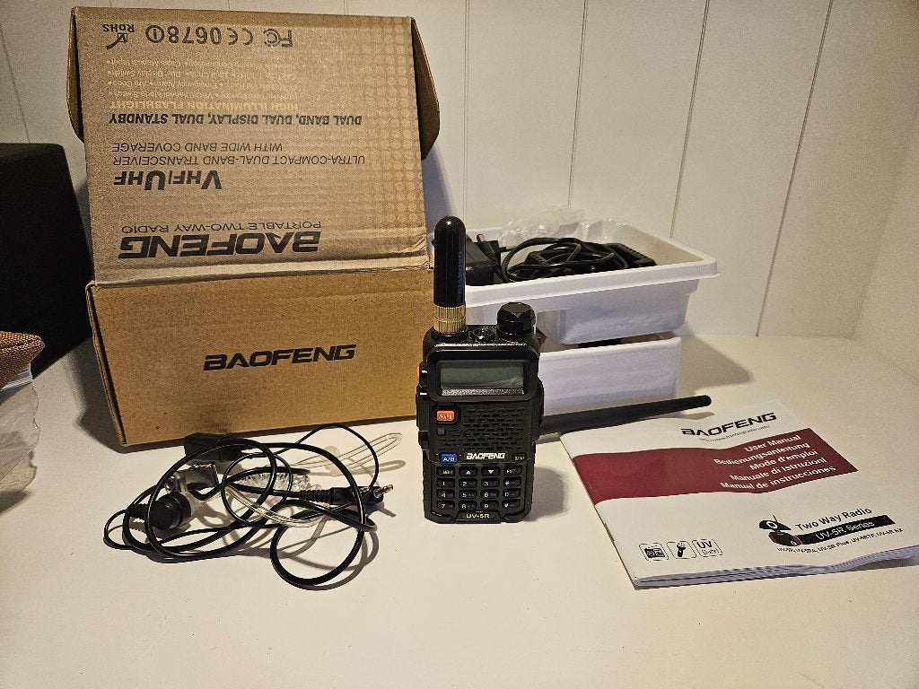 Baofeng uv-5r, Ophalen of Verzenden, Zo goed als nieuw, 2 to 5 km, Portofoon of Walkie-talkie