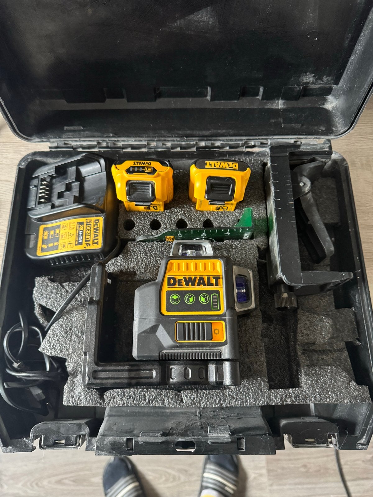 DeWalt DCE089G Groene Kruislijnlaser met 2 accu's, Ophalen, Gebruikt