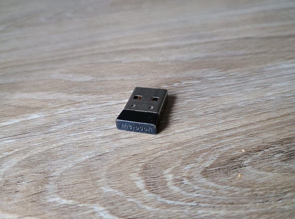 Microsoft arc touch mouse model 1428 usb dongle van 2010, Computers en Software, Muis, Gebruikt, Ophalen of Verzenden, Draadloos