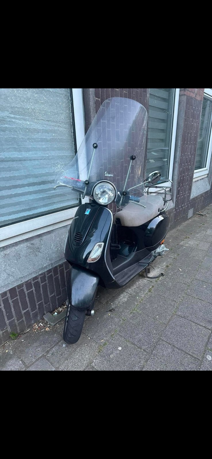 Vespa Zwart / Ruilen voor een blauwe kenteken., Fietsen en Brommers, Ophalen, Zo goed als nieuw, Benzine