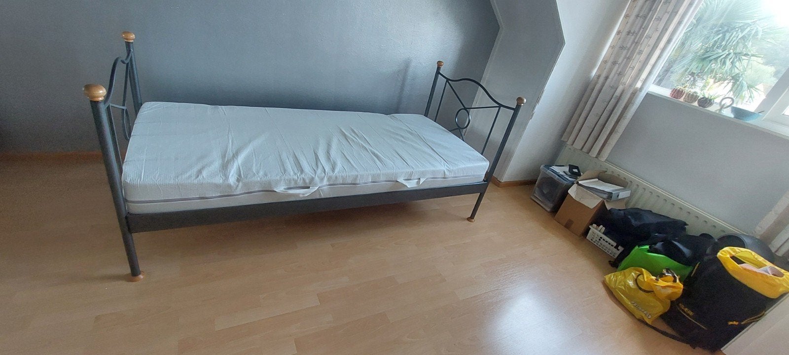 1 persoons bed, Ophalen, Zo goed als nieuw, Eenpersoons, 90 cm