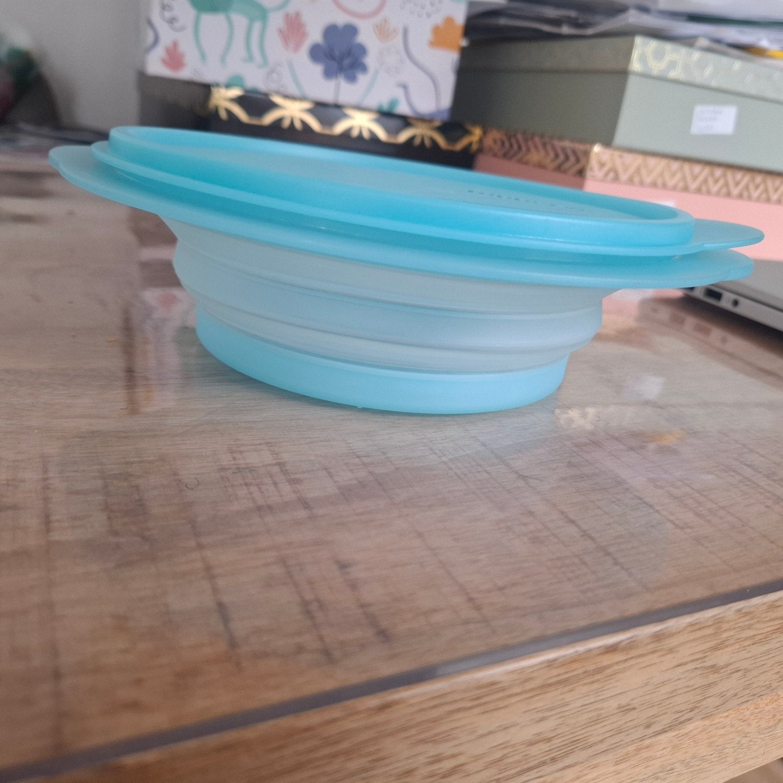 Opvouwbare Tupperware kom - ideaal voor onderweg, Huis en Inrichting, Keuken | Tupperware, Blauw, Met deksel, Ophalen of Verzenden