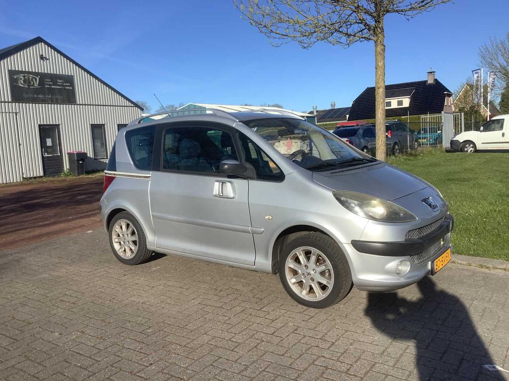 2006 Peugeot 1007 1.6-16V Sesam Sporty Personenauto, Auto's, 15 km/l, Gebruikt, 4 cilinders, 4 stoelen