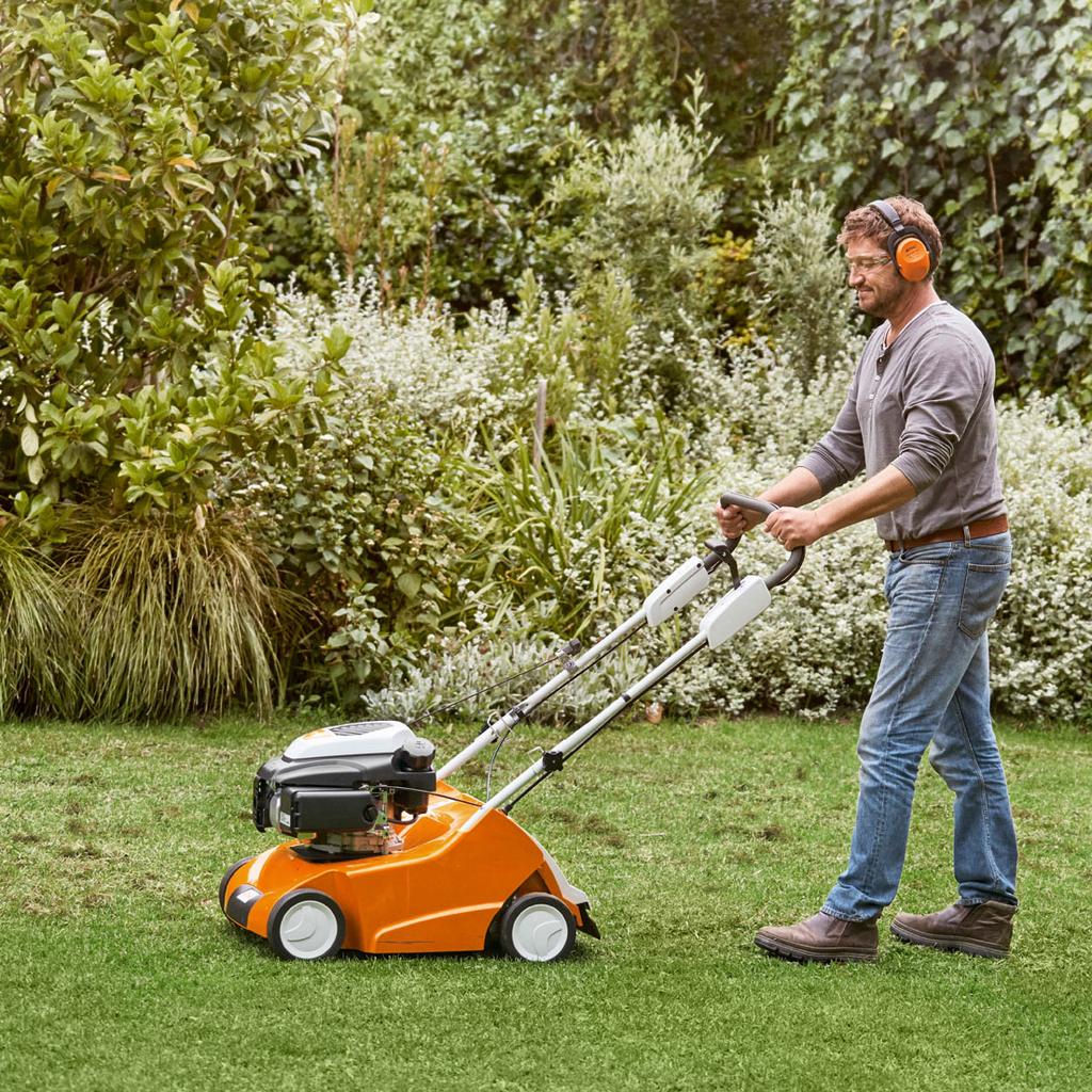 Te Huur: STIHL RL540 Verticuteermachine Inclusief Opvangbak, Tuin en Terras, Grasmaaiers, Zo goed als nieuw, 50 cm of meer, Ophalen