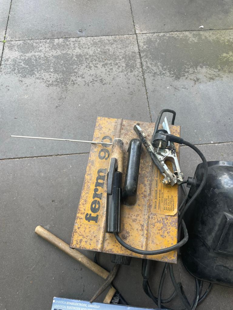 Ferm 90 Elektrisch Lasapparaat - Uit-knop defect, werkt perf, Ophalen of Verzenden, Gebruikt, Minder dan 150 ampère, Elektroden