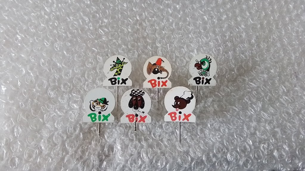 6 verschillende speldjes BIX dierenvoeding, Verzamelen, Speldjes, Pins en Buttons, Ophalen of Verzenden, Zo goed als nieuw, Overige onderwerpen