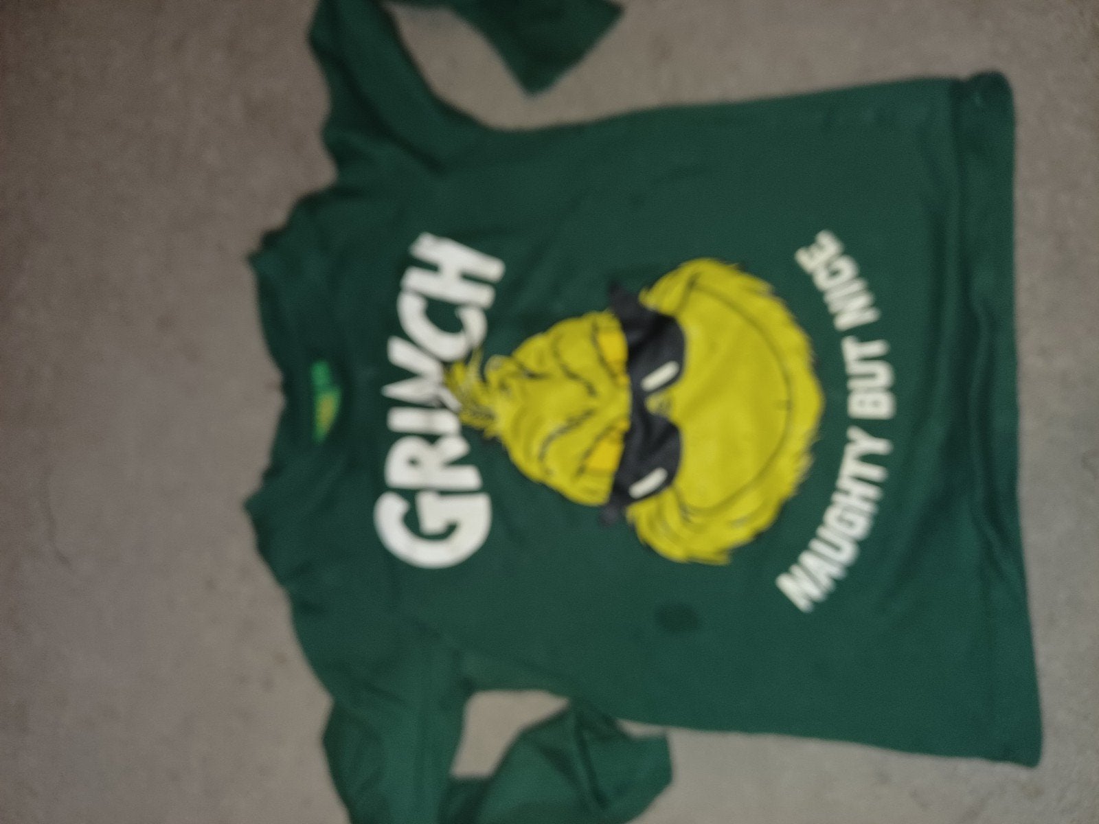 Grinch trui met zonnebril - "Naughty but Nice" - Maat 104, Kinderen en Baby's, Ophalen of Verzenden
