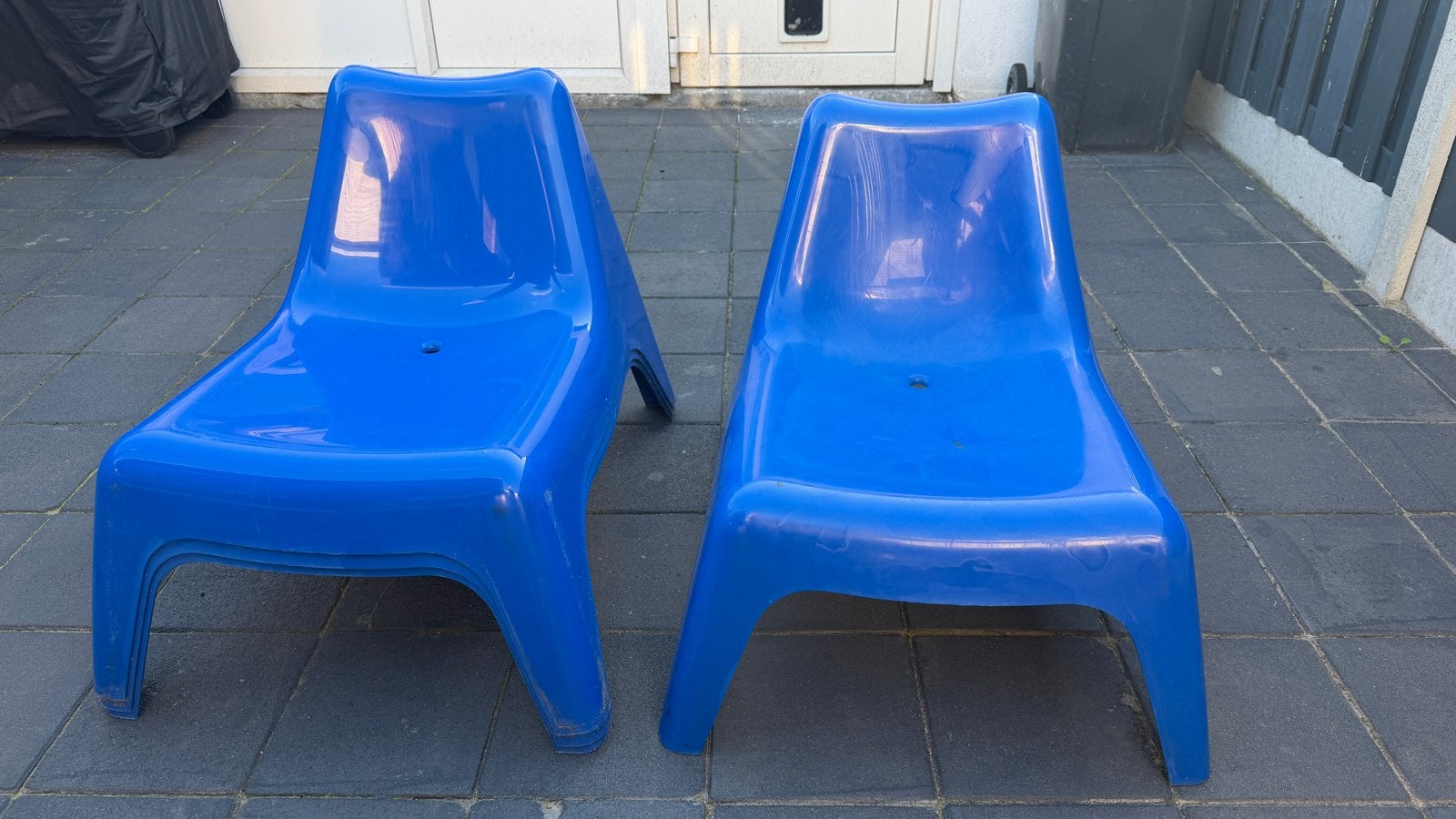 4 blauwe kunststof tuinstoelen, Ophalen, Gebruikt, Kunststof, Stapelbaar