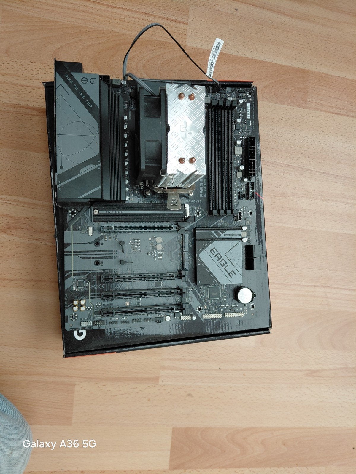 Gigabyte B650 Eagle met AMD Ryzen 7600X en Deepcool koeler, Ophalen, Zo goed als nieuw, ATX, DDR5