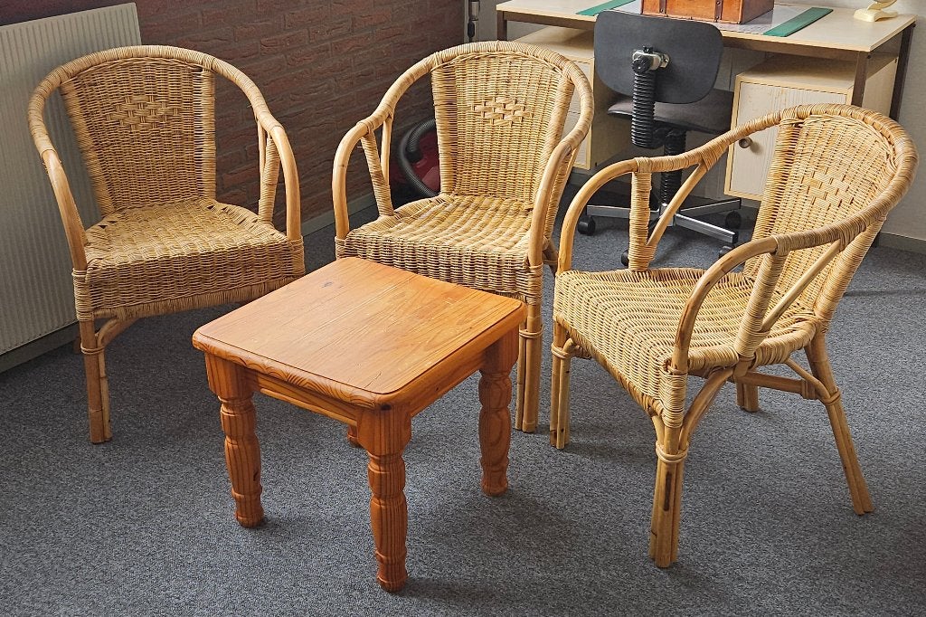 3 Rotan stoeltjes met bijzet tafeltje, Ophalen, Gebruikt, Riet of Rotan, Rotan