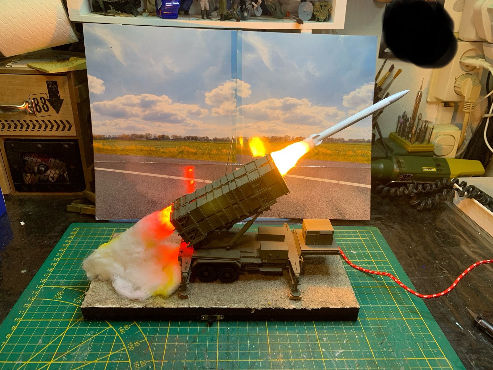 Patriot diorama schaal 1:48 met licht gebouwd, Ophalen of Verzenden, Gebruikt, 1:35 tot 1:50, Diorama