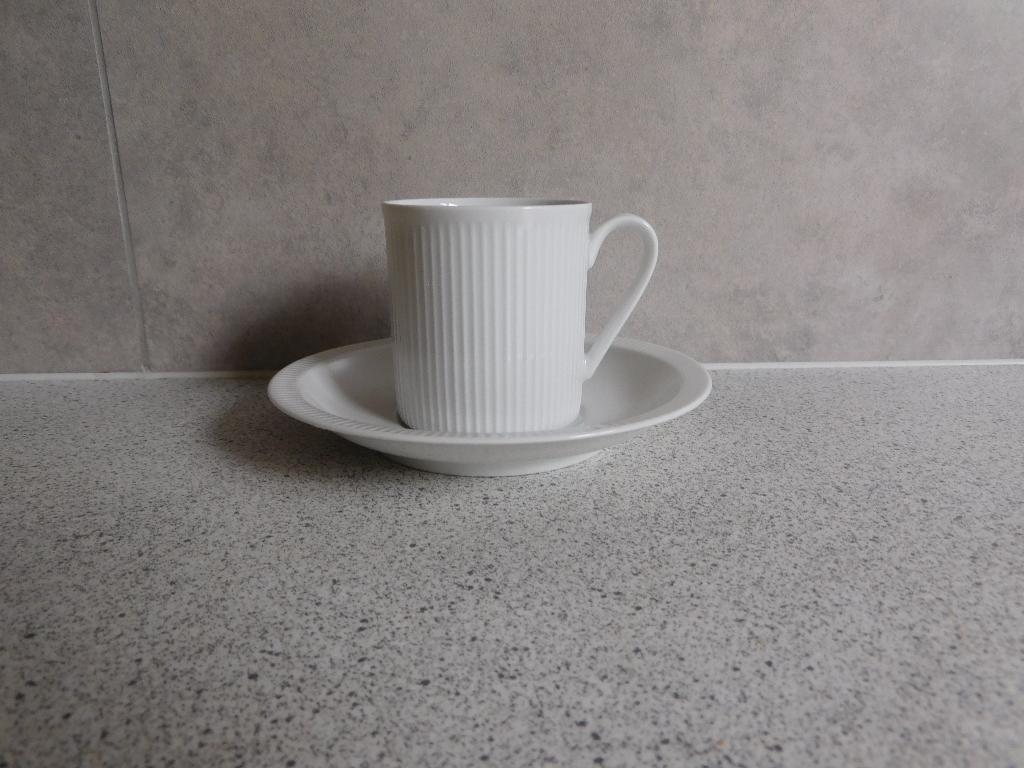 Kop en schotel 150 ml. Ribbel Cannelee Wit Arzberg, Huis en Inrichting, Keuken | Servies, Ophalen of Verzenden, Zo goed als nieuw