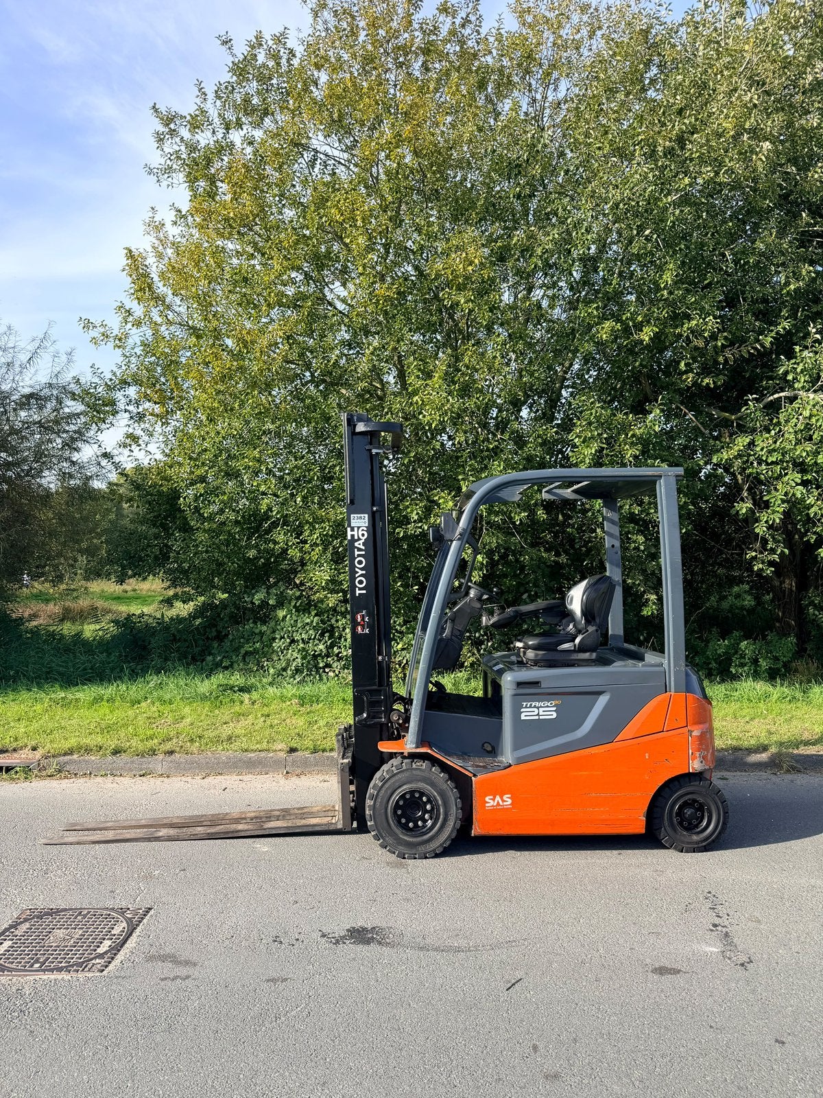 Toyota 8FBMKT25 Elektrische Heftruck – 2.500 kg – Triplex, Doe-het-zelf en Verbouw, Ophalen, Elektrisch