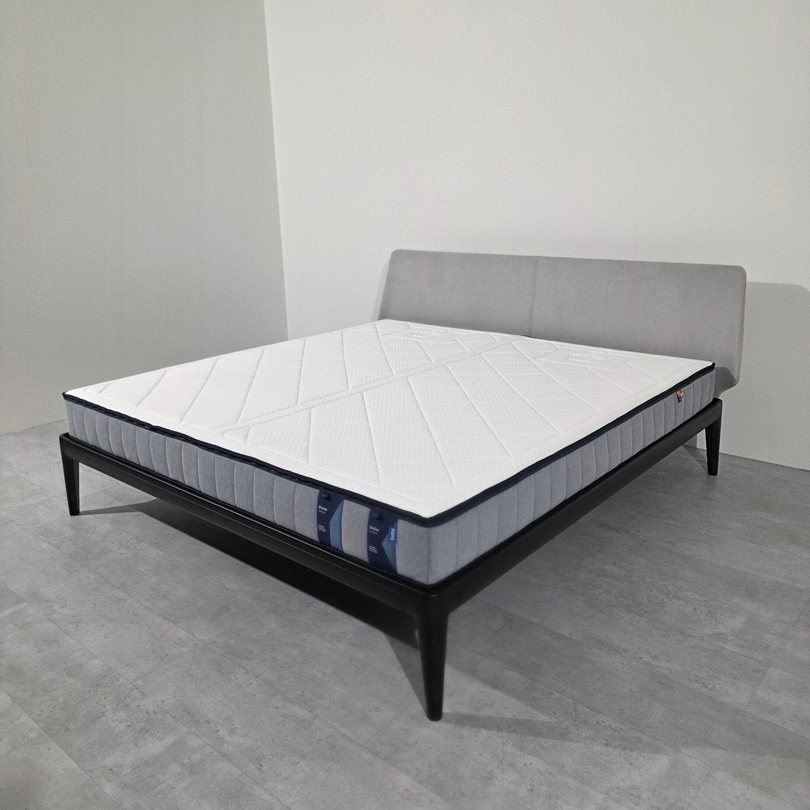 Auping Essential Bed 200x210 met Evolve Matras, Ophalen of Verzenden, Zo goed als nieuw, Tweepersoons