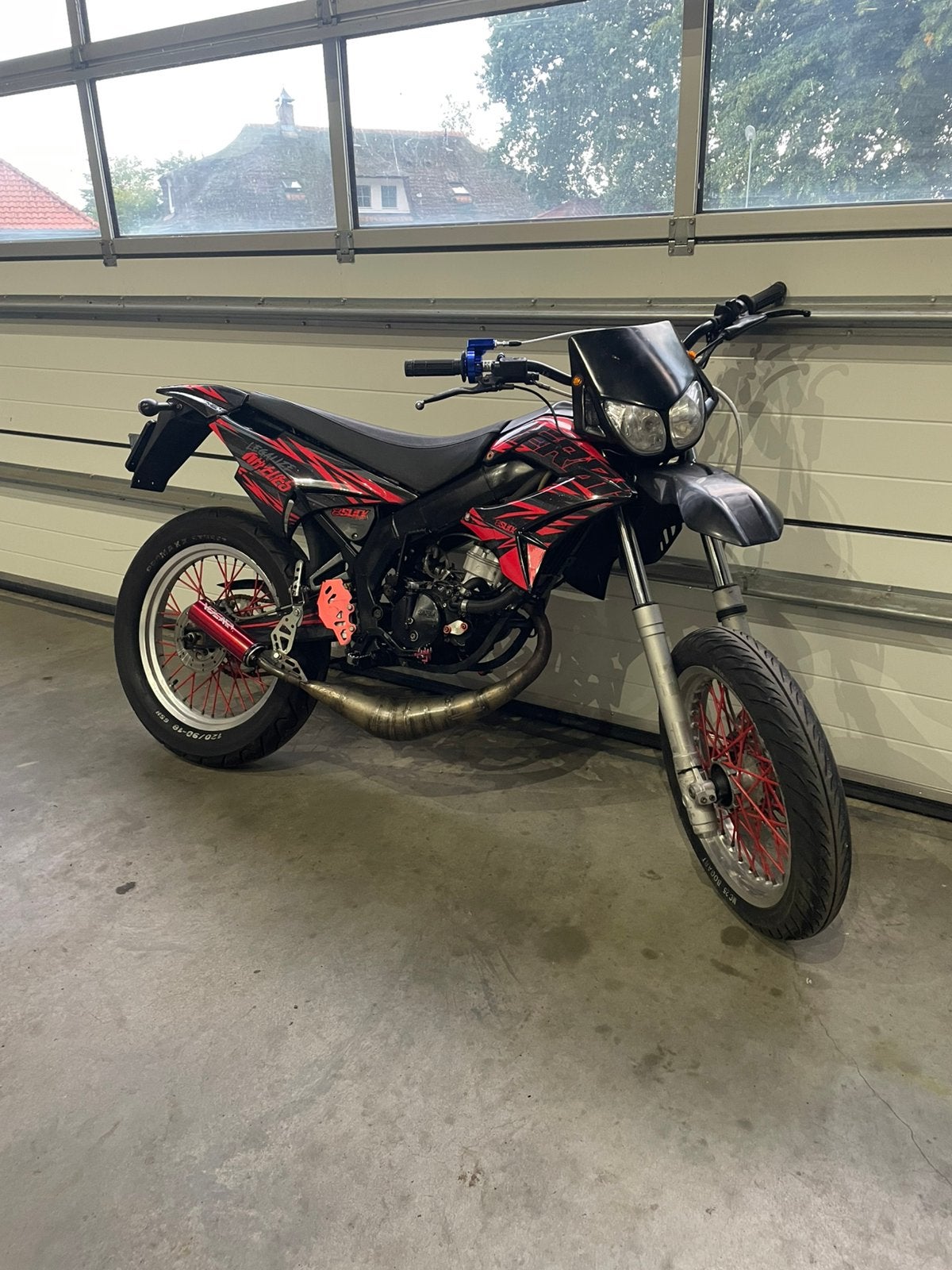 Derbi senda sm xtreme, Ophalen, 6 versnellingen, Maximaal 45 km/u, Zo goed als nieuw