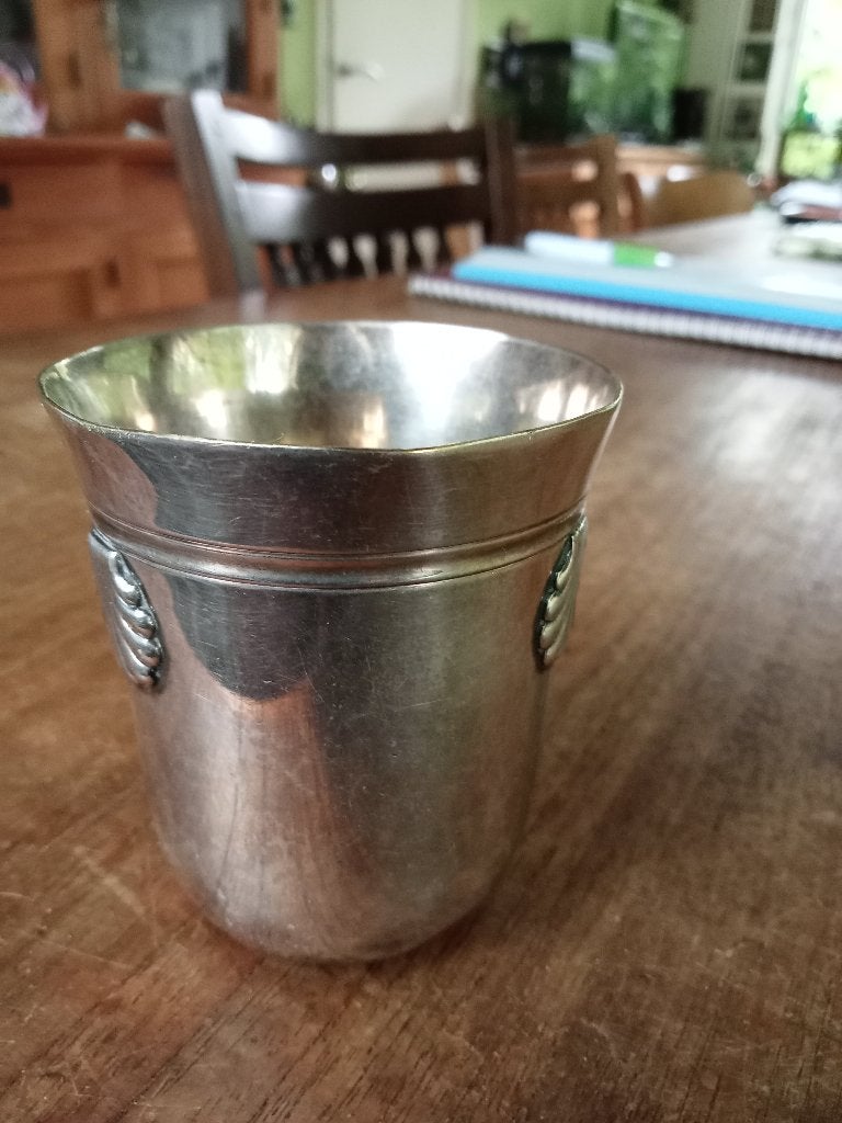 oud  ( zilver )   bekertje  7,5 cm hoog en 6,5 cm doorsnee, Ophalen of Verzenden, Zilver