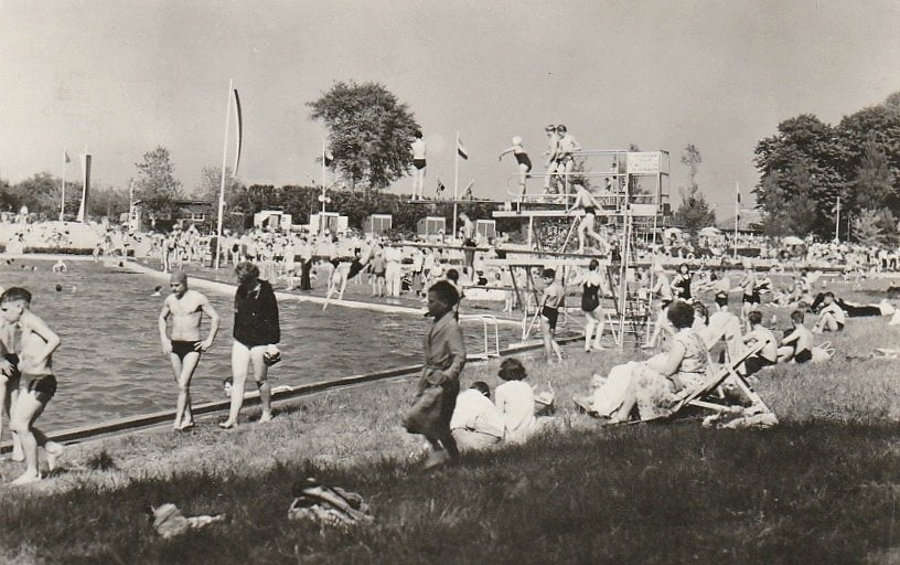 Santpoort Natuurbad Velserend zwembad 1959, Ophalen of Verzenden, 1940 tot 1960, Gelopen, Noord-Holland