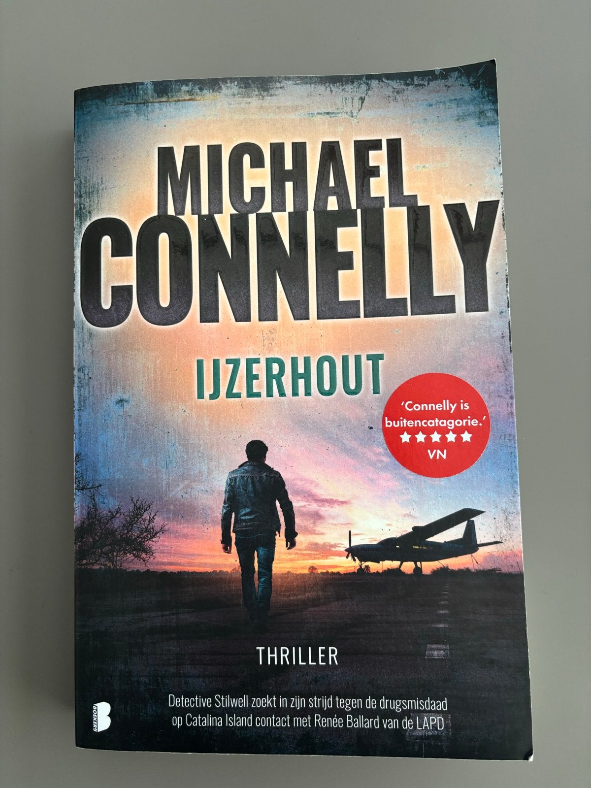 Michael Connelly - IJzerhout (Thriller), Ophalen of Verzenden, Zo goed als nieuw, Wereld overig