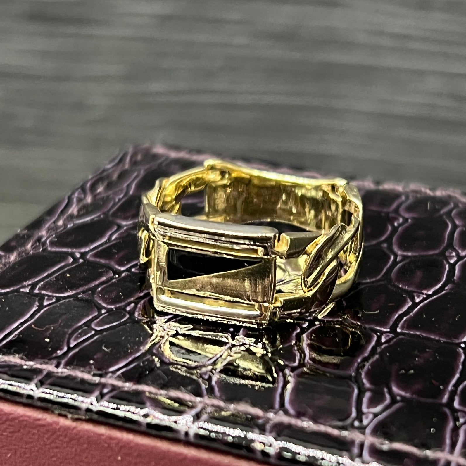14k gouden ring prachtig model massief, Ophalen of Verzenden, Zo goed als nieuw, Goud, Heer