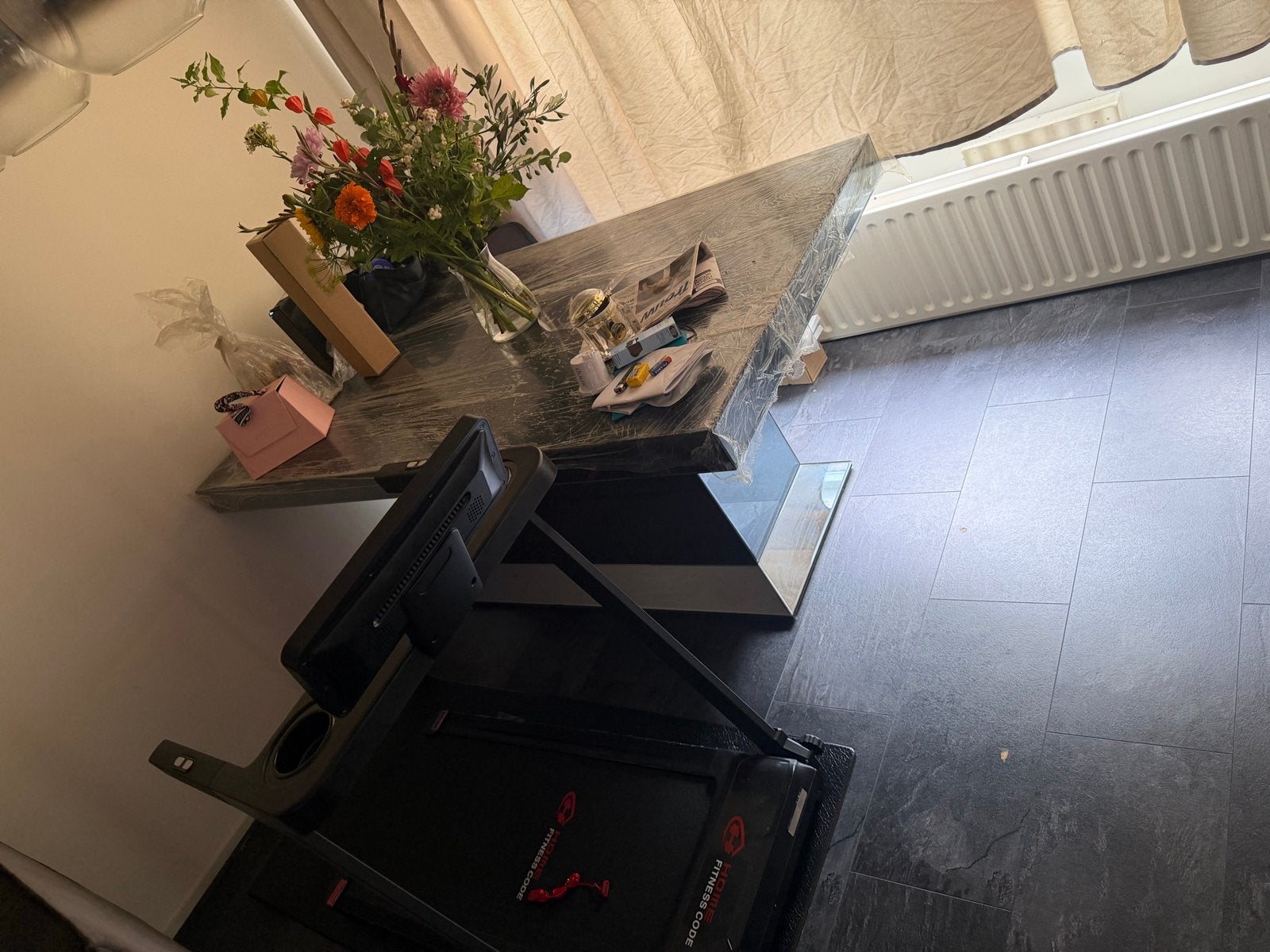 Moderne eettafel - Te groot gekocht, moet weg!, Huis en Inrichting, Tafels | Eettafels, Ophalen, Overige materialen, 100 tot 150 cm