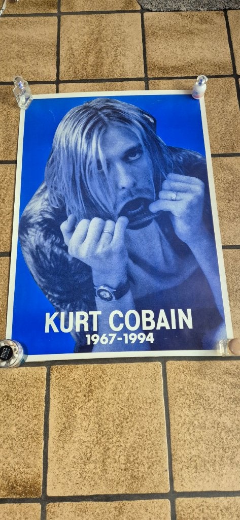 poster Kurt Cobain, Verzamelen, Ophalen of Verzenden, Gebruikt, Deurposter of groter, Film en Tv
