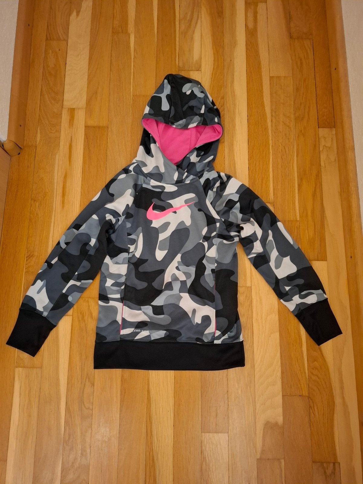 Nike kinder hoodie - zwart/wit camouflage - maat M, Verzenden, Gebruikt, Nike, Meisje
