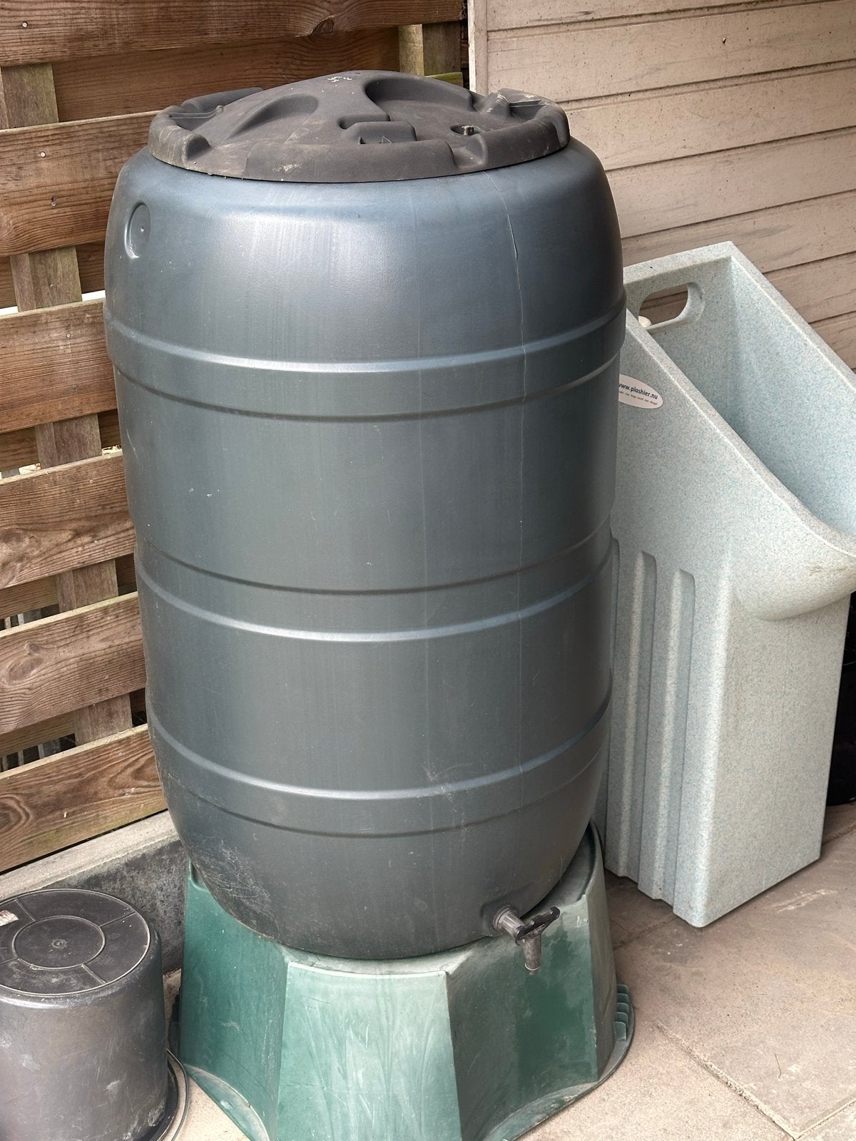 Regenton met kraantje en voet - 200 liter, Tuin en Terras, Ophalen, Gebruikt