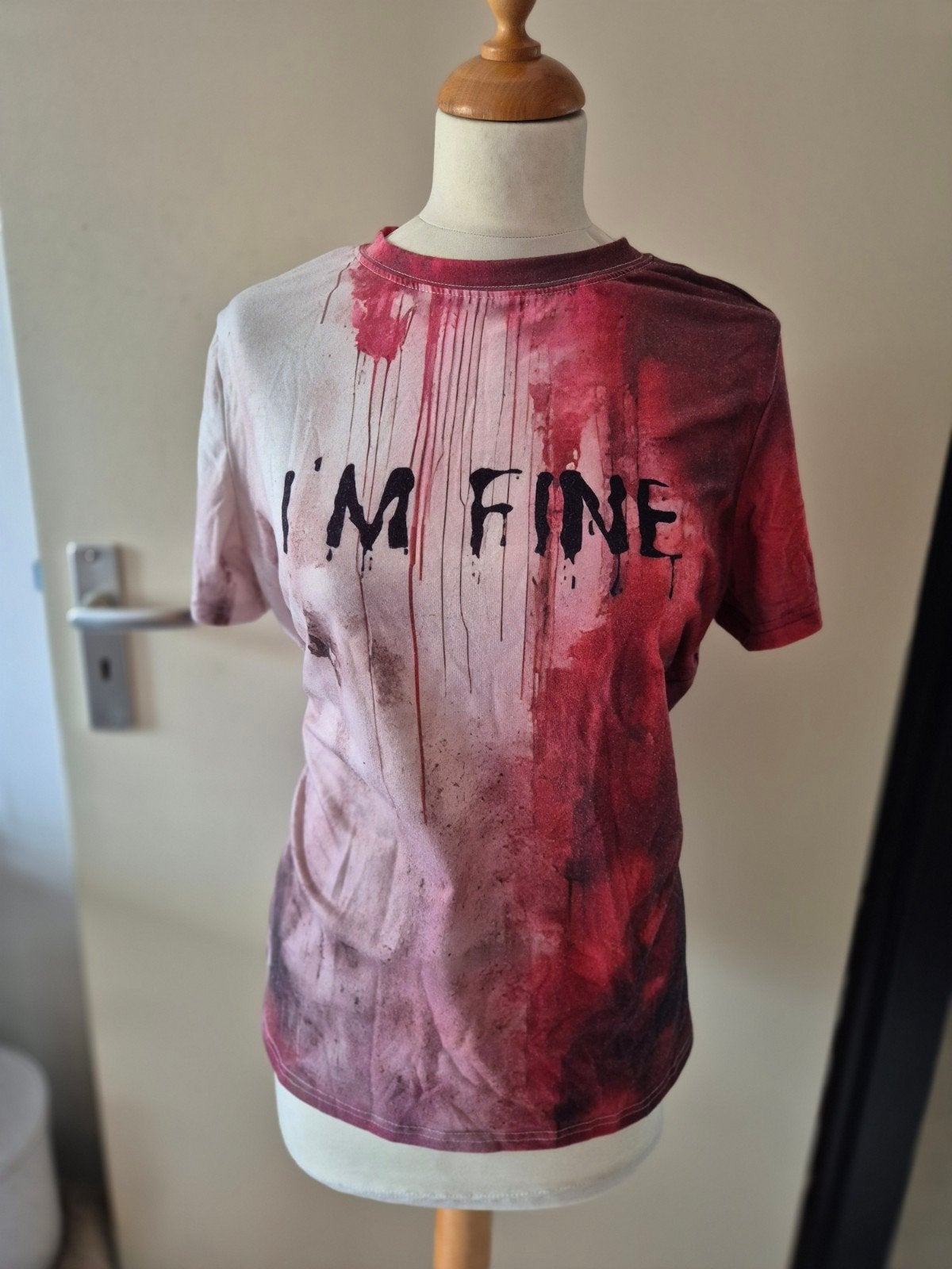 "I'M FINE" Bloedspatten Halloween T-Shirt, Maat 38/40 (M), Overige kleuren, Ophalen of Verzenden, Korte mouw