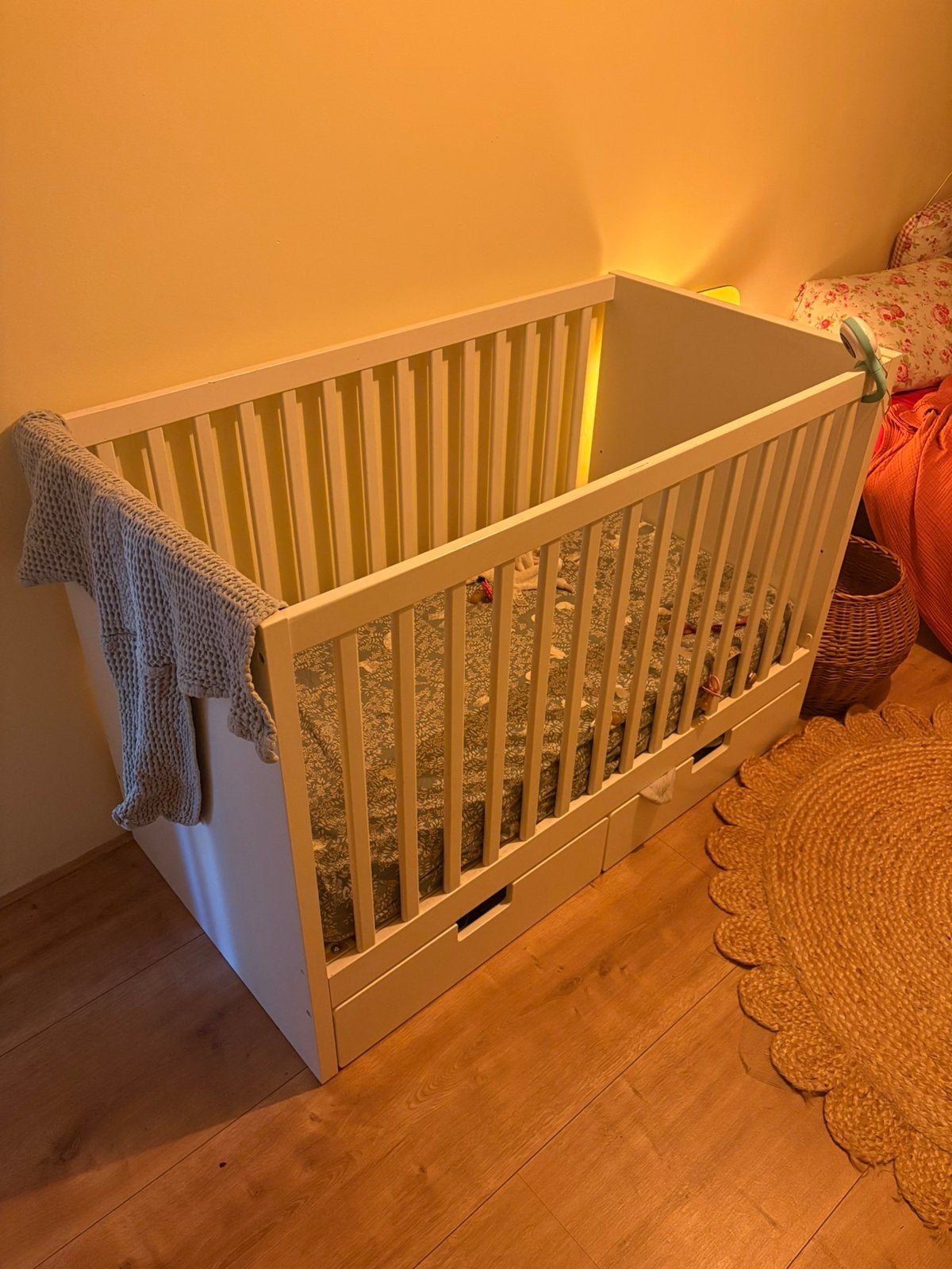 Gratis - Ikea ledikant met twee lades wit, Kinderen en Baby's, Babywiegjes en Ledikanten, Ophalen, Gebruikt, Ledikant