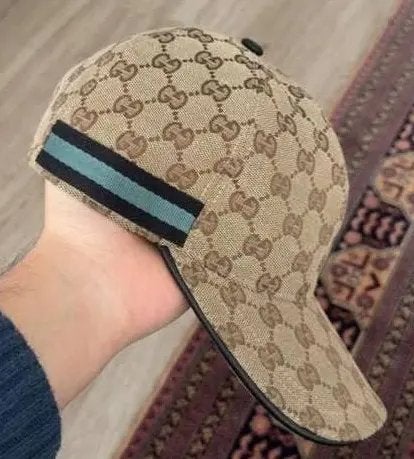 2 Nieuwe Gucci Petjes - Beige en Roze Monogram, Ophalen of Verzenden, Nieuw, One size fits all, Pet